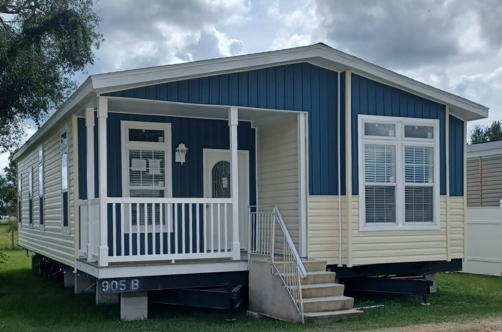 Jacobsen 24X44’ with Porch