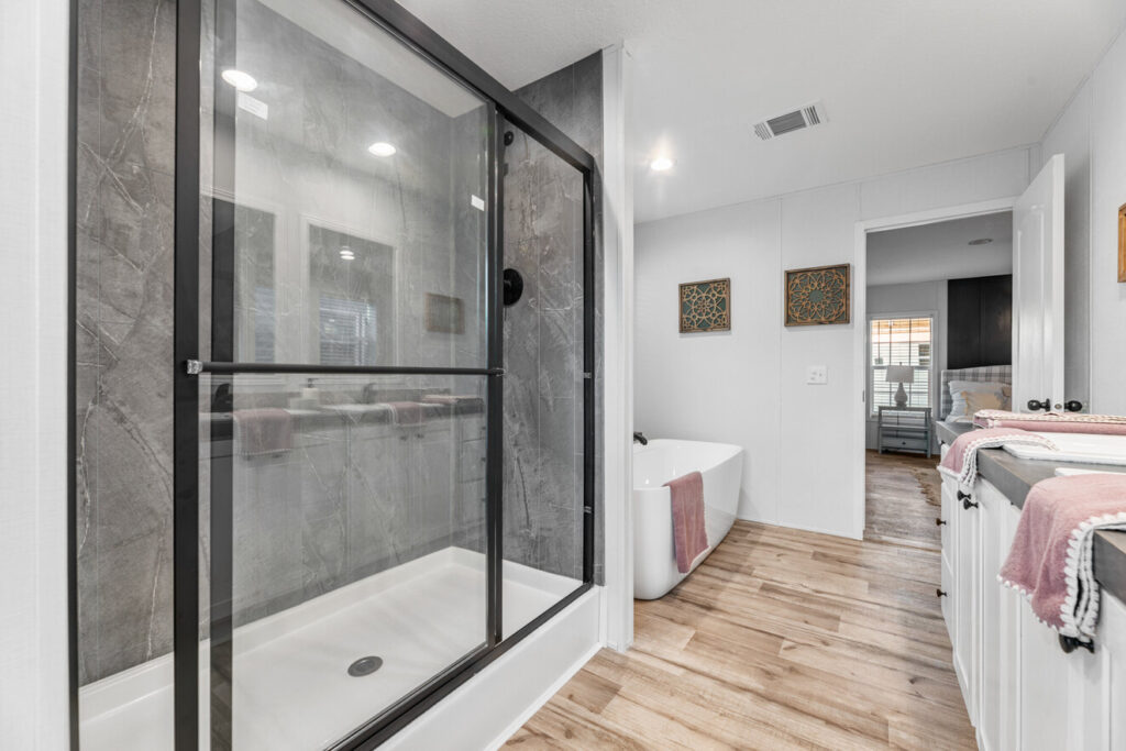 25_c_250_sebastian_32644d_bath_002_web_1745936602977_1323_12