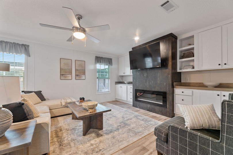 25_c_250_sebastian_32644d_livingroom_002_web_1745936645868_810_12