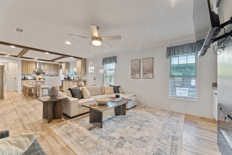 25_c_250_sebastian_32644d_livingroom_004_web_1745936639925_810_12