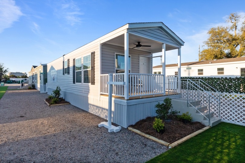 The Rose by CAVCO 12′ X 40′ Plus 6′ Covered Porch